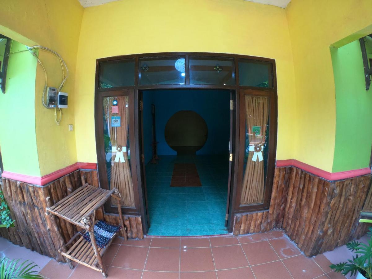 Owl Hostel カリムンジャワ エクステリア 写真