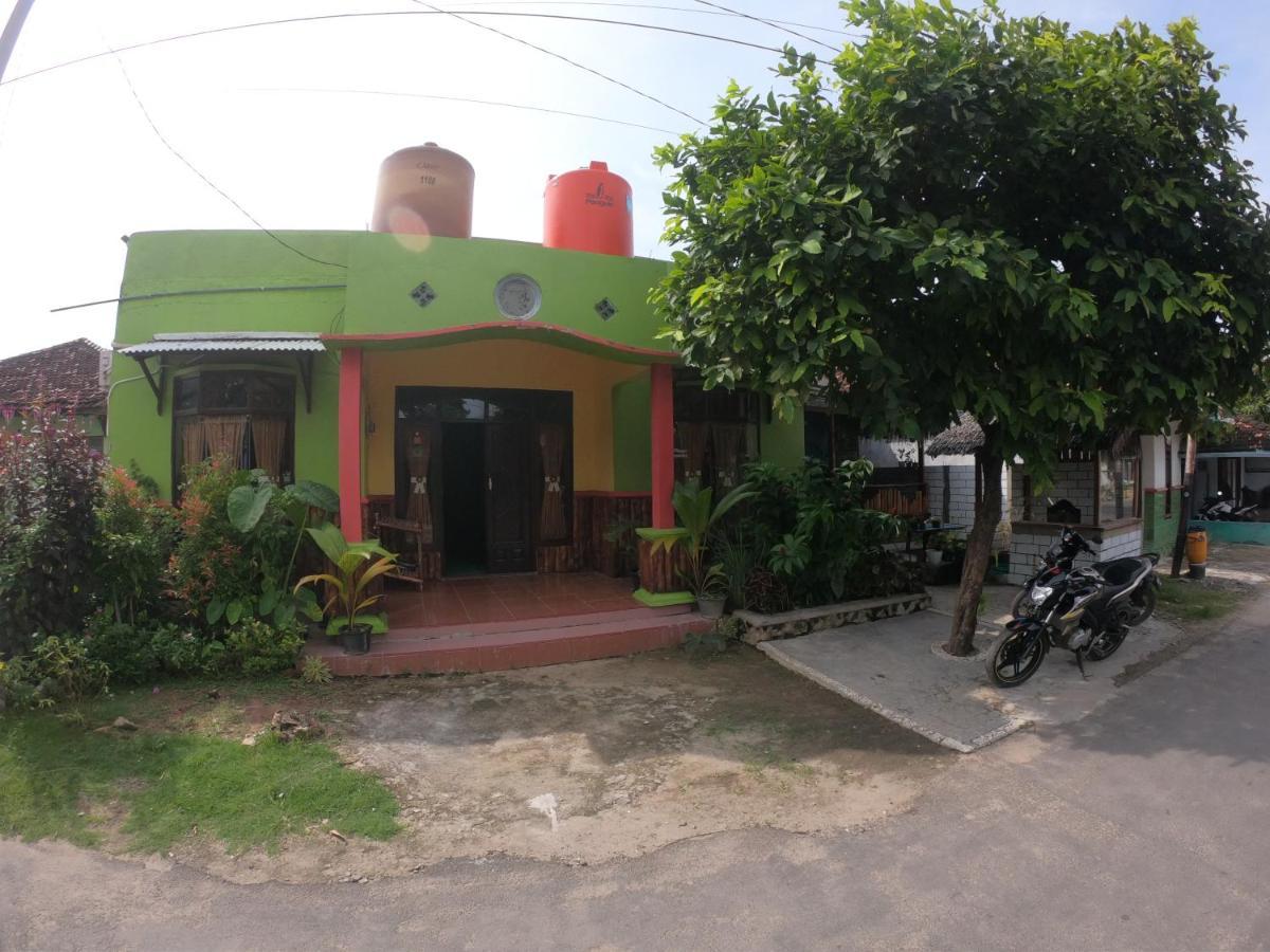 Owl Hostel カリムンジャワ エクステリア 写真