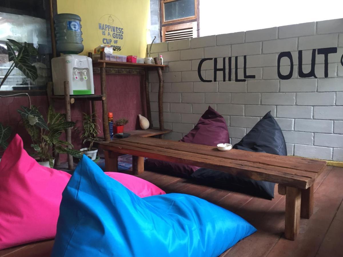 Owl Hostel カリムンジャワ エクステリア 写真