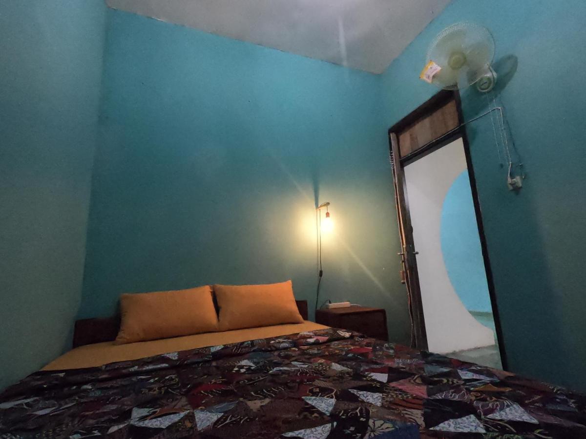 Owl Hostel カリムンジャワ エクステリア 写真
