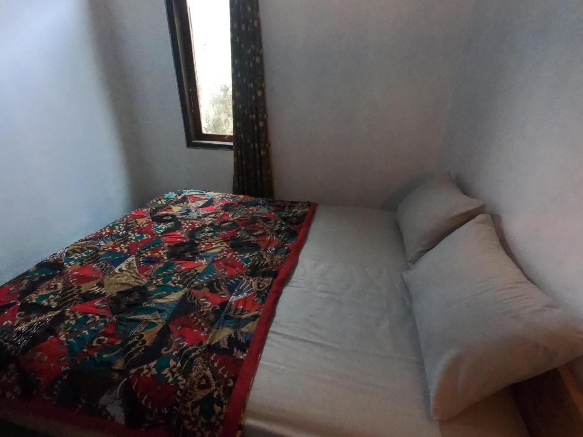 Owl Hostel カリムンジャワ エクステリア 写真