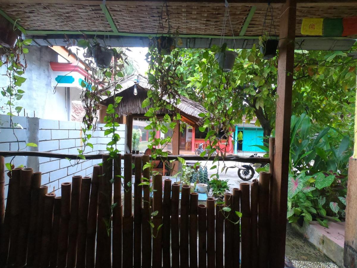 Owl Hostel カリムンジャワ エクステリア 写真