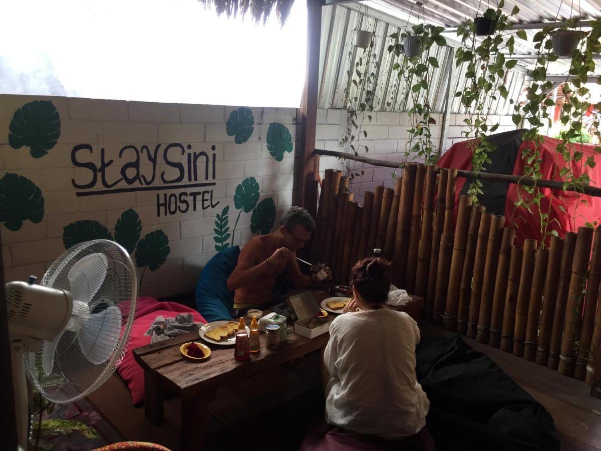 Owl Hostel カリムンジャワ エクステリア 写真