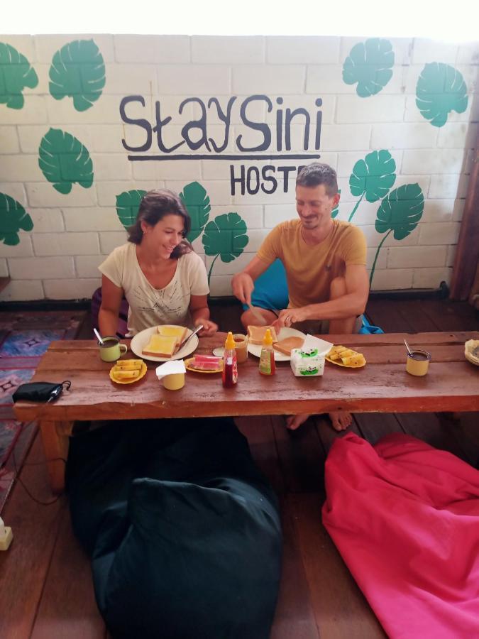 Owl Hostel カリムンジャワ エクステリア 写真