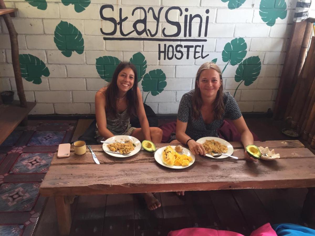 Owl Hostel カリムンジャワ エクステリア 写真