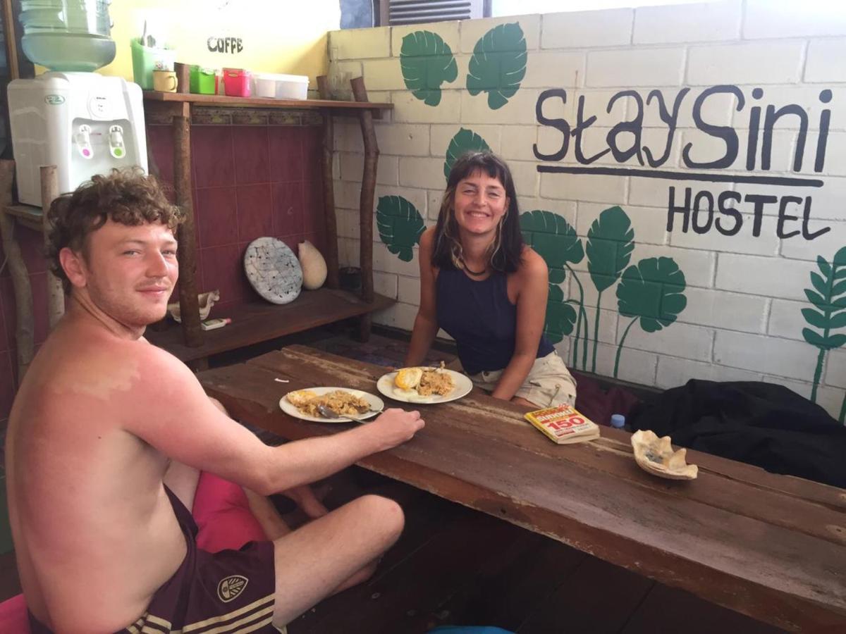 Owl Hostel カリムンジャワ エクステリア 写真